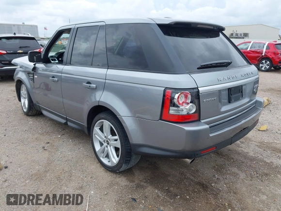 2013 Land Rover Range Rover Sport HSE Lux z VIN SALSK2D4XDA806027, wystawiony jako IAAI lot #42123248 z przebiegiem 141 504 mil mil oraz . Historia ofert i sprzedaży dostępna na DreamBid. Obrazek 3.