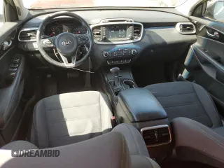 2017 Kia Sorento LX z VIN 5XYPGDA30HG272967, wystawiony jako Copart lot #61288475 z przebiegiem 74 770 mil mil oraz Czysty tytuł • Clean title. Historia ofert i sprzedaży dostępna na DreamBid. Obrazek 8.