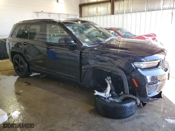 2023 Jeep Grand Cherokee Laredo with VIN 1C4RJHAG5PC570311, listed as a Copart auction lot 46285955 with 17,358 mi miles and Salvage Title. Bid and sale history available at carsss.com. Image 4.