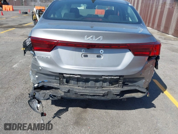 2023 Kia Forte LXS z VIN 3KPF24AD1PE621214, wystawiony jako IAAI lot #41970298 z przebiegiem 35 996 mil mil oraz . Historia ofert i sprzedaży dostępna na DreamBid. Obrazek 16.