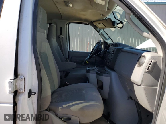 2014 Ford Econoline Passenger XL z VIN 1FBSS3BL8EDA99831, wystawiony jako Copart lot #45062605 z przebiegiem 121 006 mil mil oraz Szkoda całkowita • Salvage title. Historia ofert i sprzedaży dostępna na DreamBid. Obrazek 7.