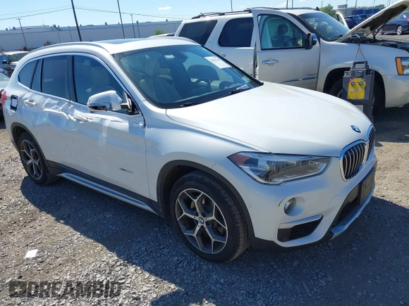 2017 BMW X1 xDrive28i z VIN WBXHT3C32H5F83287, wystawiony jako IAAI lot #42791160 z przebiegiem 69 006 mil mil oraz . Historia ofert i sprzedaży dostępna na DreamBid. Obrazek 1.