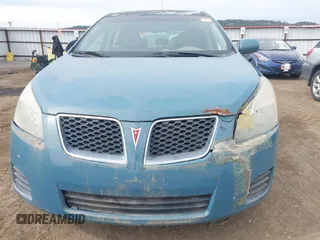 2009 Pontiac Vibe 1SA z VIN 5Y2SP67819Z407031, wystawiony jako IAAI lot #42196056 z przebiegiem Nie podano mil oraz . Historia ofert i sprzedaży dostępna na DreamBid. Obrazek 6.