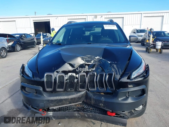 2018 Jeep Cherokee Trailhawk with VIN 1C4PJMBX3JD546332, listed as a IAAI auction lot 41269245 with 88,466 mi miles. Bid and sale history available at carsss.com. Image 12.