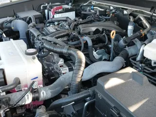 2025 Toyota Tacoma SR5 z VIN 3TMKB5FN4SM025034, wystawiony jako IAAI lot #43362553 z przebiegiem 16 757 mil mil oraz . Historia ofert i sprzedaży dostępna na DreamBid. Obrazek 20.