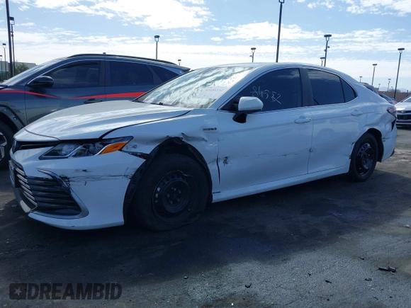 2021 Toyota Camry Hybrid LE with VIN 4T1C31AK4MU549057, listed as a IAAI auction lot 41686552 with 43,051 mi miles. Bid and sale history available at carsss.com. Image 6.