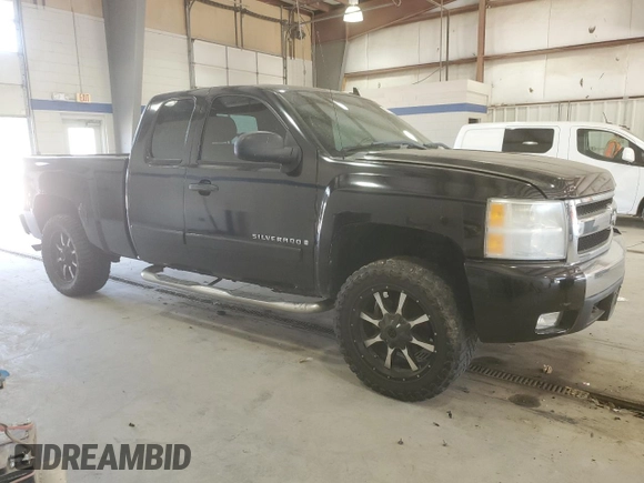 2008 Chevrolet Silverado 1500 LTZ with VIN 2GCEK19JX81149209, listed as a Copart auction lot 55119135 with 141,633 mi miles and Clean Title. Bid and sale history available at DreamBid. Image 4.