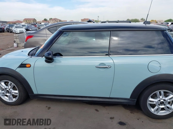 2012 MINI Hardtop z VIN WMWSU3C5XCT543913, wystawiony jako IAAI lot #42344874 z przebiegiem 108 245 mil mil oraz . Historia ofert i sprzedaży dostępna na DreamBid. Obrazek 15.