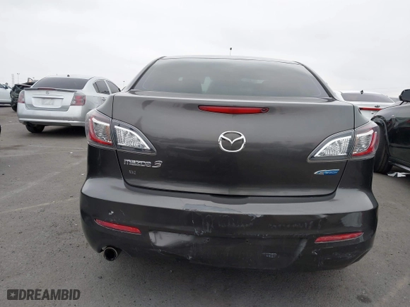 2013 Mazda Mazda3 i Grand Touring with VIN JM1BL1WP9D1758445, listed as a IAAI auction lot 41847918 with 140,833 mi miles. Bid and sale history available at carsss.com. Image 16.