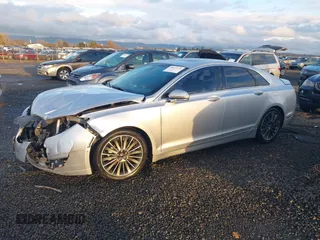2015 Lincoln MKZ Hybrid z VIN 3LN6L2LU7FR614253, wystawiony jako IAAI lot #40872678 z przebiegiem 185 637 mil mil oraz . Historia ofert i sprzedaży dostępna na DreamBid. Obrazek 2.