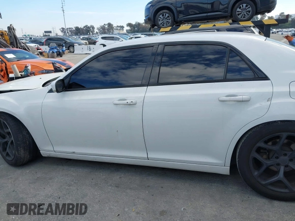 2014 Chrysler 300 S z VIN 2C3CCABG5EH344712, wystawiony jako IAAI lot #41594011 z przebiegiem 173 310 mil mil oraz . Historia ofert i sprzedaży dostępna na DreamBid. Obrazek 14.