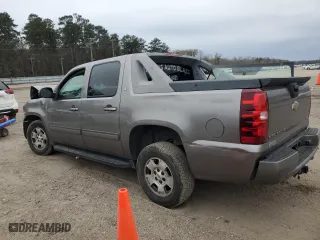 2009 Chevrolet Avalanche LT w/2LT with VIN 3GNFK22099G219939, listed as a Copart auction lot 87697015 with 176,558 mi miles and Salvage Title. Bid and sale history available at carsss.com. Image 2.