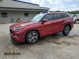 2021 Toyota Highlander XLE with VIN 5TDHZRBH4MS528305, listed as a Copart auction lot 61665945 with 40,648 mi miles and Salvage title. Bid and sale history available at DreamBid. Image 1.