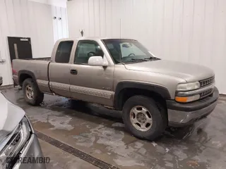 1999 Chevrolet Silverado 1500 LT with VIN 2GCEK19T8X1163660, listed as a IAAI auction lot 41758994 with 227,494 mi miles. Bid and sale history available at carsss.com. Image 1.