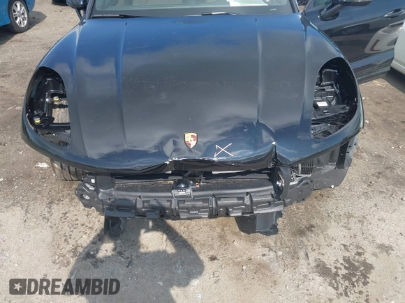 2025 Porsche Macan with VIN WP1AA2A52SLB05856, listed as a IAAI auction lot 42413898 with 5,721 mi miles and . Bid and sale history available at DreamBid. Image 6.
