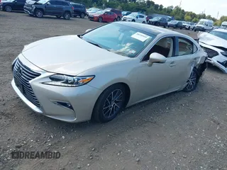 2018 Lexus ES with VIN 58ABK1GG0JU111819, listed as a IAAI auction lot 40320555 with 32,194 mi miles. Bid and sale history available at carsss.com. Image 17.