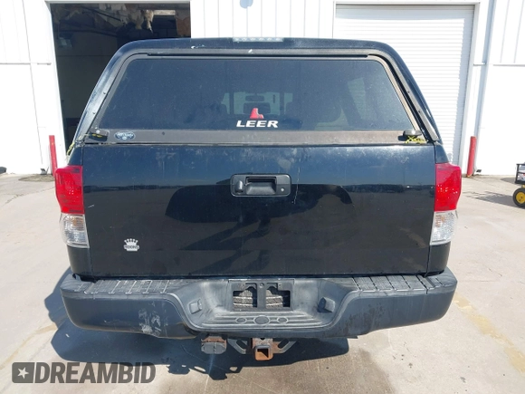 2013 Toyota Tundra z VIN 5TFDY5F16DX292418, wystawiony jako IAAI lot #41531030 z przebiegiem 236 555 mil mil oraz . Historia ofert i sprzedaży dostępna na DreamBid. Obrazek 16.