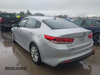 2016 Kia Optima LX z VIN 5XXGT4L37GG010780, wystawiony jako IAAI lot #42320573 z przebiegiem 154 662 mil mil oraz . Historia ofert i sprzedaży dostępna na DreamBid. Obrazek 3.