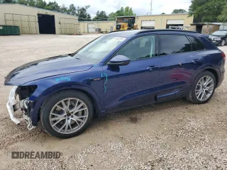 2021 Audi e-tron Prestige z VIN WA1VAAGE6MB016508, wystawiony jako Copart lot #64883204 z przebiegiem 44 953 mil mil oraz Szkody całkowita. Historia ofert i sprzedaży dostępna na DreamBid. Obrazek 1.