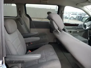 2010 Chrysler Town & Country Touring z VIN 2A4RR5D13AR404747, wystawiony jako Copart lot #57100735 z przebiegiem 220 550 mil mil oraz Szkoda całkowita • Salvage title. Historia ofert i sprzedaży dostępna na DreamBid. Obrazek 11.
