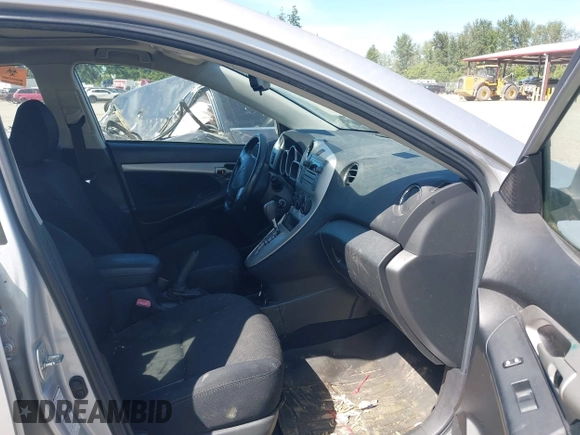 2010 Pontiac Vibe z VIN 5Y2SM6E09AZ405232, wystawiony jako IAAI lot #42372453 z przebiegiem 209 925 mil mil oraz . Historia ofert i sprzedaży dostępna na DreamBid. Obrazek 5.