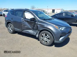 2018 Toyota RAV4 LE с VIN JTMBFREV2JJ211423, выставлен на аукционе IAAI как лот 42068521 с пробегом 85 089 миль миль и . История ставок и продаж доступна на DreamBid. Изображение 1.