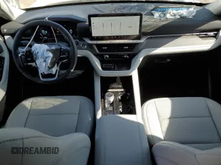 2025 Ford Explorer Platinum with VIN 1FMWK8HC5SGA29484, listed as a Copart auction lot 54720435 with 4,405 mi miles and Salvage title. Bid and sale history available at DreamBid. Image 8.