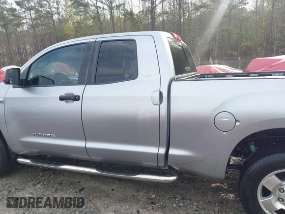 2010 Toyota Tundra z VIN 5TFUW5F14AX145662, wystawiony jako IAAI lot #41792711 z przebiegiem 241 445 mil mil oraz . Historia ofert i sprzedaży dostępna na DreamBid. Obrazek 14.