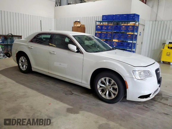 2015 Chrysler 300 Limited z VIN 2C3CCAAG8FH875874, wystawiony jako Copart lot #58258245 z przebiegiem 166 102 mil mil oraz Szkoda całkowita • Salvage title. Historia ofert i sprzedaży dostępna na DreamBid. Obrazek 4.