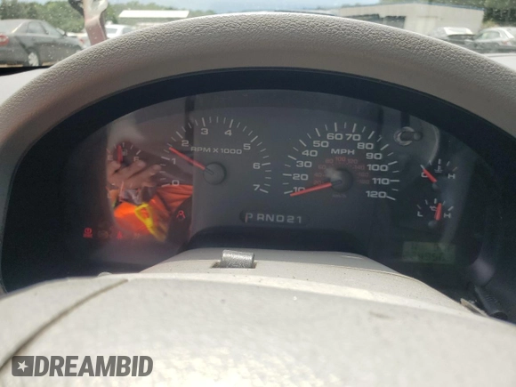 2006 Ford F-150 XL z VIN 1FTRF12206NA79563, wystawiony jako Copart lot #64452635 z przebiegiem 224 956 mil mil oraz Czysty tytuł • Clean title. Historia ofert i sprzedaży dostępna na DreamBid. Obrazek 9.