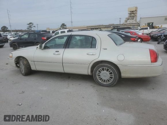2006 Lincoln Town Car Signature Limited z VIN 1LNHM82V26Y632499, wystawiony jako Copart lot #47614885 z przebiegiem 99 009 mil mil oraz Szkody całkowita. Historia ofert i sprzedaży dostępna na DreamBid. Obrazek 2.