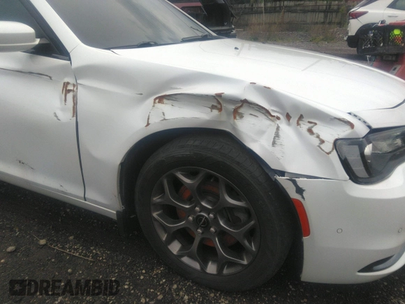 2016 Chrysler 300 S z VIN 2C3CCAGG1GH274296, wystawiony jako IAAI lot #40455490 z przebiegiem 142 235 mil mil oraz . Historia ofert i sprzedaży dostępna na DreamBid. Obrazek 6.