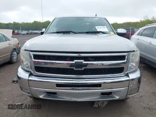 2011 Chevrolet Silverado 1500 LT with VIN 1GCRCSE00BZ235080, listed as a IAAI auction lot 42181793 with 208,625 mi miles and . Bid and sale history available at DreamBid. Image 13.