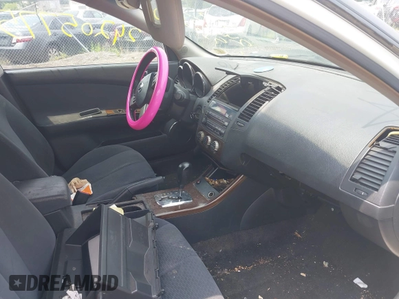 2005 Nissan Altima S z VIN 1N4AL11D95C140305, wystawiony jako IAAI lot #40028935 z przebiegiem Nie podano mil oraz . Historia ofert i sprzedaży dostępna na DreamBid. Obrazek 5.