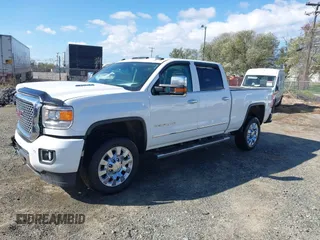 2015 GMC Sierra 2500HD Denali z VIN 1GT120E85FF641373, wystawiony jako IAAI lot #41791280 z przebiegiem 281 137 mil mil oraz . Historia ofert i sprzedaży dostępna na DreamBid. Obrazek 2.