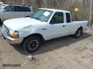 2000 Ford Ranger XL with VIN 1FTYR14V5YTA46132, listed as a IAAI auction lot 41900219 with 139,880 mi miles. Bid and sale history available at carsss.com. Image 2.