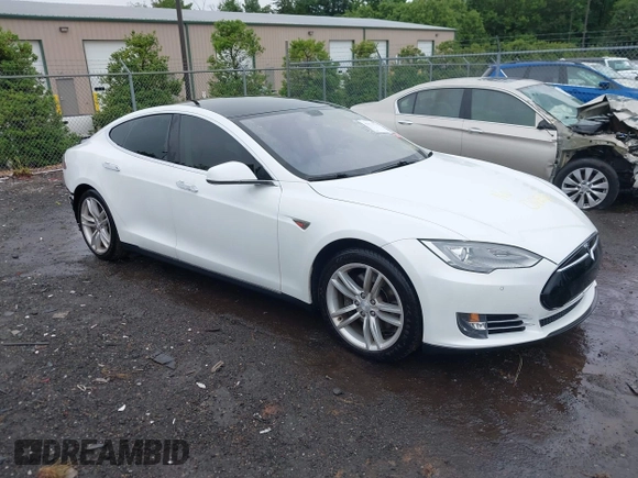 2013 Tesla Model S Performance z VIN 5YJSA1CP9DFP20778, wystawiony jako IAAI lot #42511532 z przebiegiem Nie podano mil oraz . Historia ofert i sprzedaży dostępna na DreamBid. Obrazek 1.