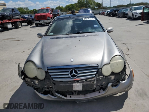 2003 Mercedes-Benz C z VIN WDBRN64J13A507887, wystawiony jako Copart lot #71978414 z przebiegiem Nie podano mil oraz Szkoda całkowita • Salvage title. Historia ofert i sprzedaży dostępna na DreamBid. Obrazek 5.