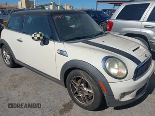 2007 MINI Hardtop S z VIN WMWMF73537TL92266, wystawiony jako IAAI lot #42532567 z przebiegiem 161 717 mil mil oraz . Historia ofert i sprzedaży dostępna na DreamBid. Obrazek 1.