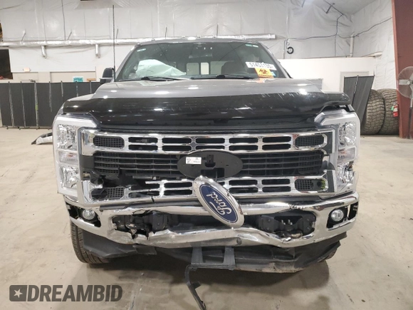 2023 Ford F-250 XL z VIN 1FT7X2BN1PEE10883, wystawiony jako Copart lot #51453135 z przebiegiem Nie podano mil oraz Szkoda całkowita • Salvage title. Historia ofert i sprzedaży dostępna na DreamBid. Obrazek 5.