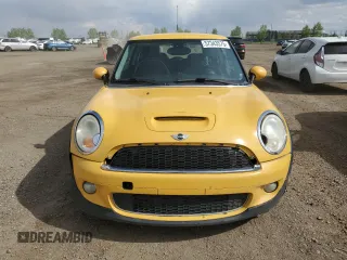 2009 MINI Hardtop S with VIN WMWMF73539TW85832, listed as a Copart auction lot 57343575 with 172,564 mi miles and Clean title. Bid and sale history available at DreamBid. Image 5.