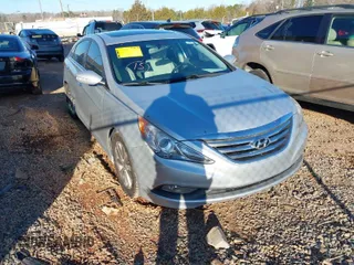 2014 Hyundai Sonata SE with VIN 5NPEC4AC0EH848726, listed as a IAAI auction lot 41747200 with 121,720 mi miles and . Bid and sale history available at DreamBid. Image 1.