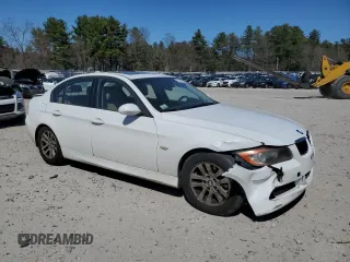 2007 BMW 3 Series 328i z VIN WBAVA33557KX83131, wystawiony jako Copart lot #53521235 z przebiegiem 119 940 mil mil oraz Czysty tytuł • Clean title. Historia ofert i sprzedaży dostępna na DreamBid. Obrazek 4.