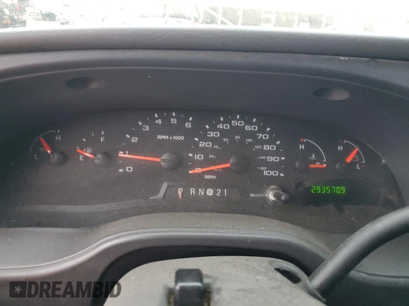 2004 Ford Econoline Passenger XL with VIN 1FMRE11W84HB06796, listed as a Copart auction lot 83033154 with 293,570 mi miles and Salvage Title. Bid and sale history available at DreamBid. Image 9.
