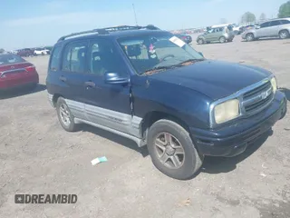 2002 Chevrolet Tracker LT z VIN 2CNBE634426952677, wystawiony jako IAAI lot #42009744 z przebiegiem 243 692 mil mil oraz . Historia ofert i sprzedaży dostępna na DreamBid. Obrazek 1.
