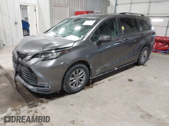 2021 Toyota Sienna XLE with VIN 5TDYSKFC4MS031961, listed as a IAAI auction lot 41601788 with 56,640 mi miles. Bid and sale history available at carsss.com. Image 18.