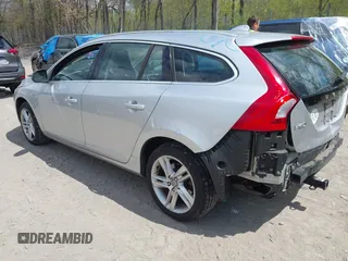 2015 Volvo V60 z VIN YV1612SB2F1188454, wystawiony jako IAAI lot #42176688 z przebiegiem 114 523 mil mil oraz . Historia ofert i sprzedaży dostępna na DreamBid. Obrazek 3.