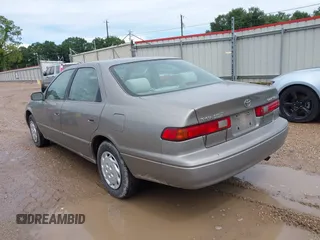 1997 Toyota Camry LE z VIN 4T1BG22KXVU034196, wystawiony jako IAAI lot #42504214 z przebiegiem 155 915 mil mil oraz . Historia ofert i sprzedaży dostępna na DreamBid. Obrazek 3.