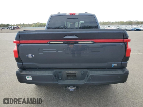 2022 Ford F-150 Lightning Pro z VIN 1FT6W1EV7NWG10601, wystawiony jako Copart lot #55057445 z przebiegiem Nie podano mil oraz Szkoda całkowita • Salvage title. Historia ofert i sprzedaży dostępna na DreamBid. Obrazek 6.