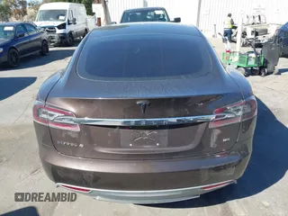 2013 Tesla Model S z VIN 5YJSA1DN4DFP19552, wystawiony jako IAAI lot #41360466 z przebiegiem 129 806 mil mil oraz . Historia ofert i sprzedaży dostępna na DreamBid. Obrazek 17.